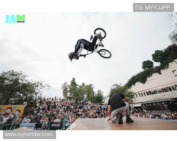 杭州极限运动嘉年华滑板队耐力表现精彩点评与分析 杭州极限运动嘉年华滑板队耐力表现精彩点评与分析