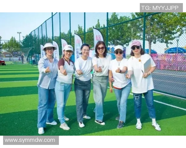 成都飞盘队团队协作引发热议争议背后的默契与挑战分析 成都飞盘队团队协作引发热议争议背后的默契与挑战分析